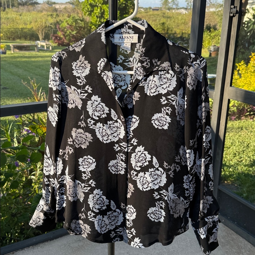 Alfani 4P silk black with gray floral print long Sleeve button Blouse